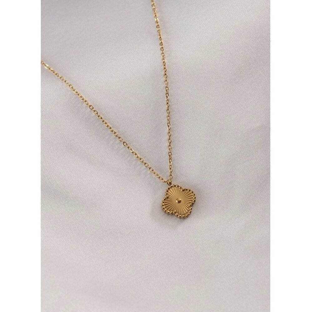 Women pendant Necklace Gold Plated Irish Shamrock, festival, Boho, vintage - Picture 2 of 5